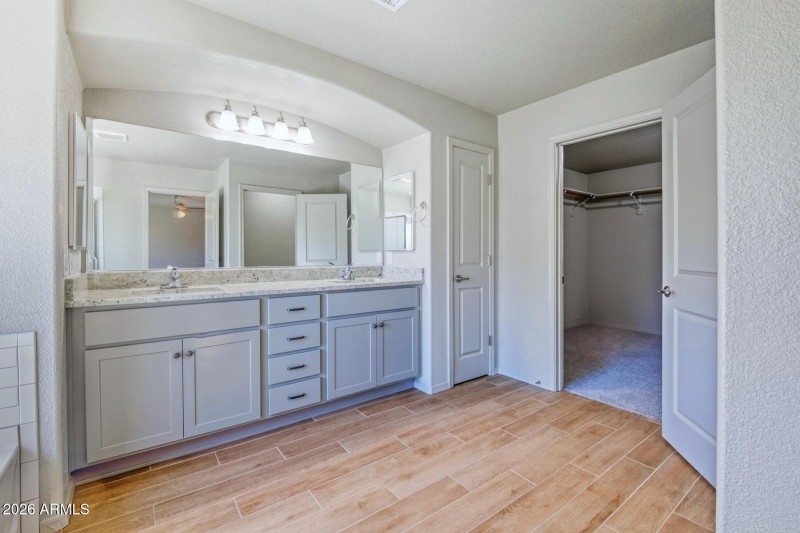 1094 Wagner Place-082283