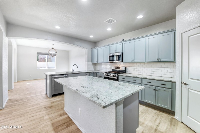 1094 Wagner Place-082128