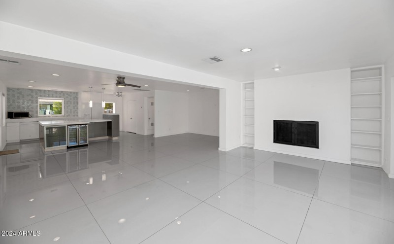 4222 E Indianola Ave-large-005-010-TOD83