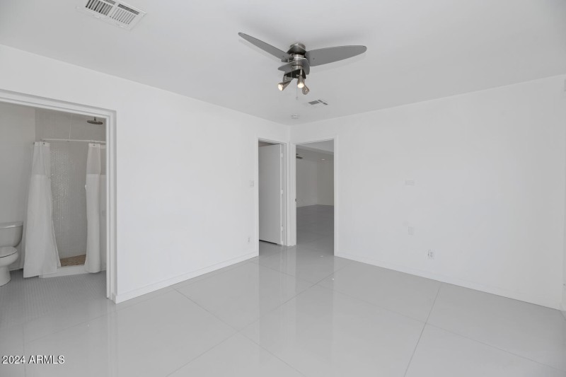 4222 E Indianola Ave-large-014-026-TOD83