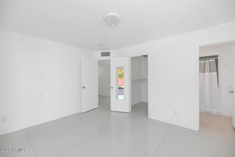 4222 E Indianola Ave-large-018-007-TOD83