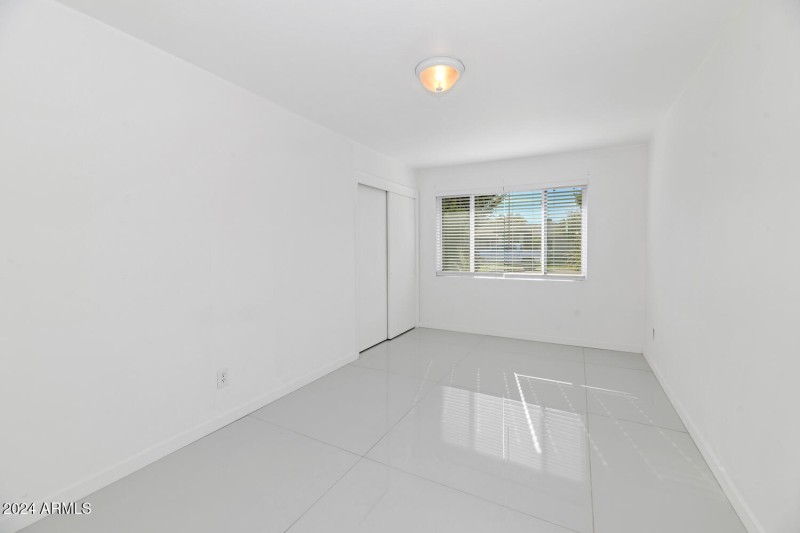 4222 E Indianola Ave-large-020-012-TOD83