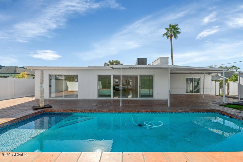 4222 E Indianola Ave-large-023-005-TOD83