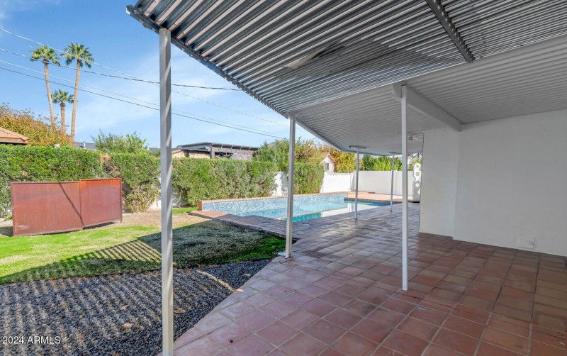 4222 E Indianola Ave-large-026-014-TOD83