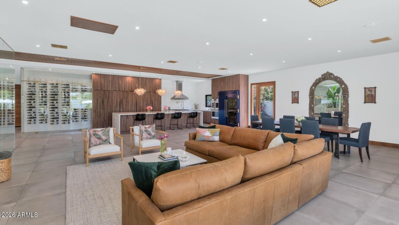 5812 N 44th Pl-large-018-007-5812 N 44th