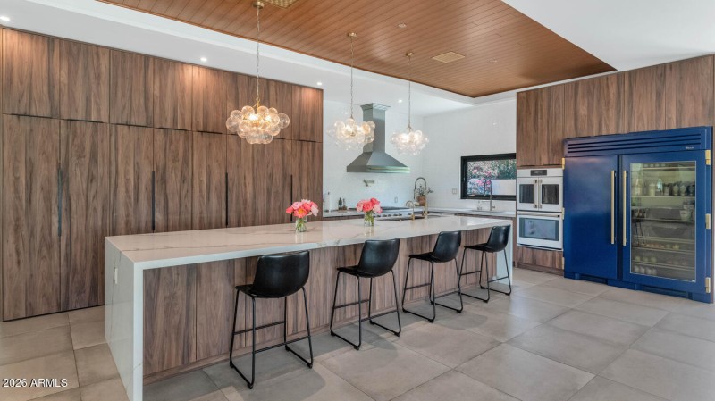 5812 N 44th Pl-large-021-040-5812 N 44th