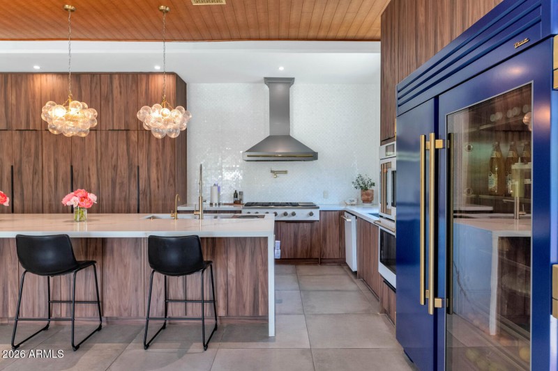 5812 N 44th Pl-large-022-037-5812 N 44th