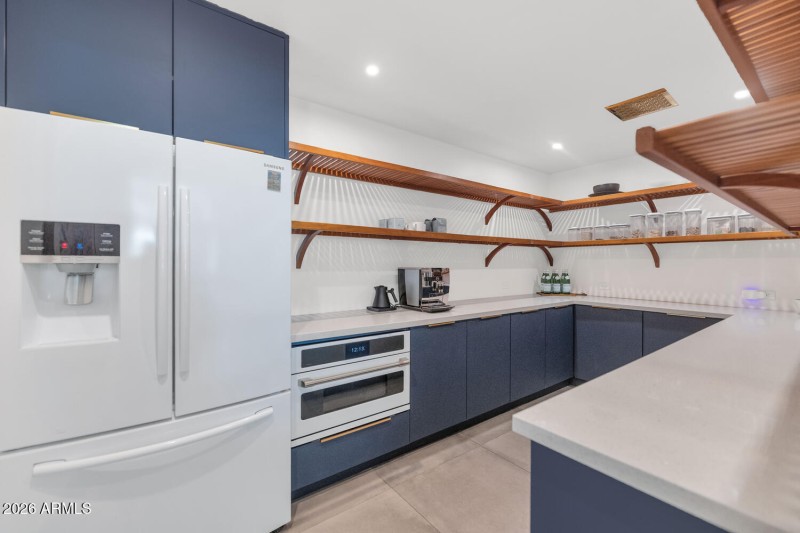 5812 N 44th Pl-large-024-035-5812 N 44th