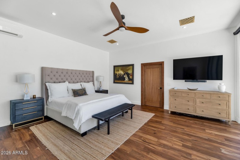 5812 N 44th Pl-large-025-039-5812 N 44th