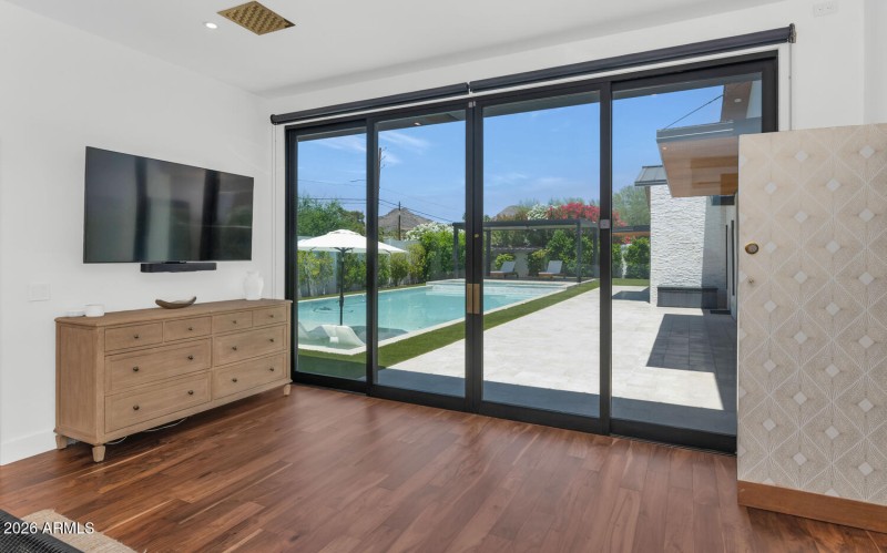 5812 N 44th Pl-large-026-017-5812 N 44th