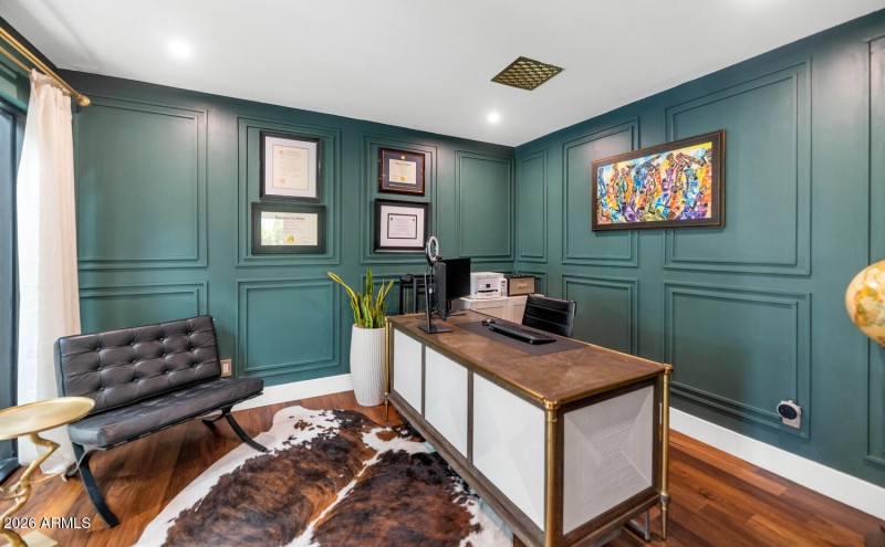 5812 N 44th Pl-large-031-046-5812 N 44th