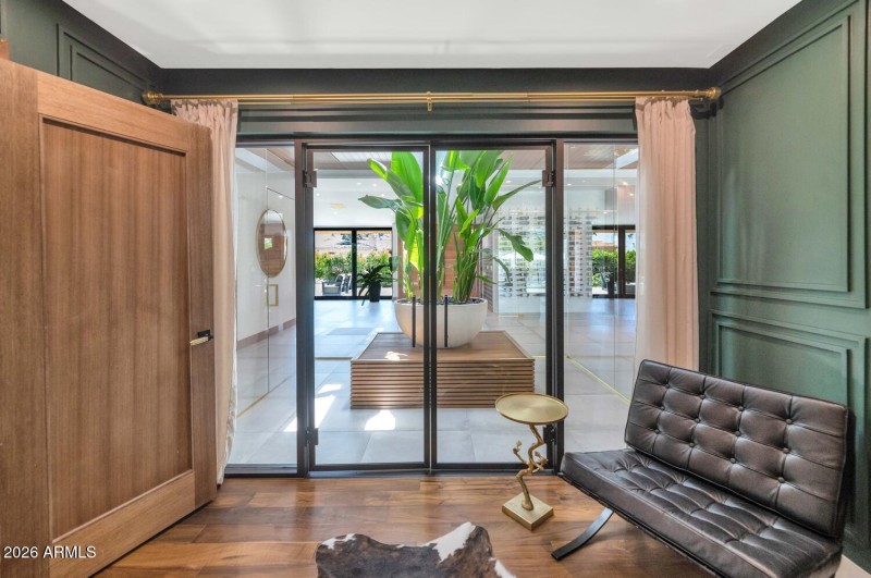 5812 N 44th Pl-large-032-026-5812 N 44th