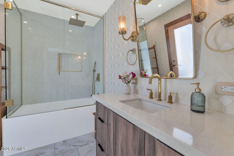 5812 N 44th Pl-large-038-041-5812 N 44th