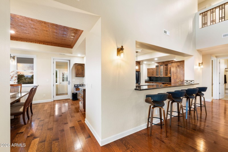 27-Kitchen and Breakfast Nook