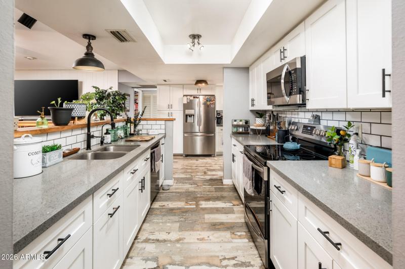 3335 W Acoma Dr - MLS-23