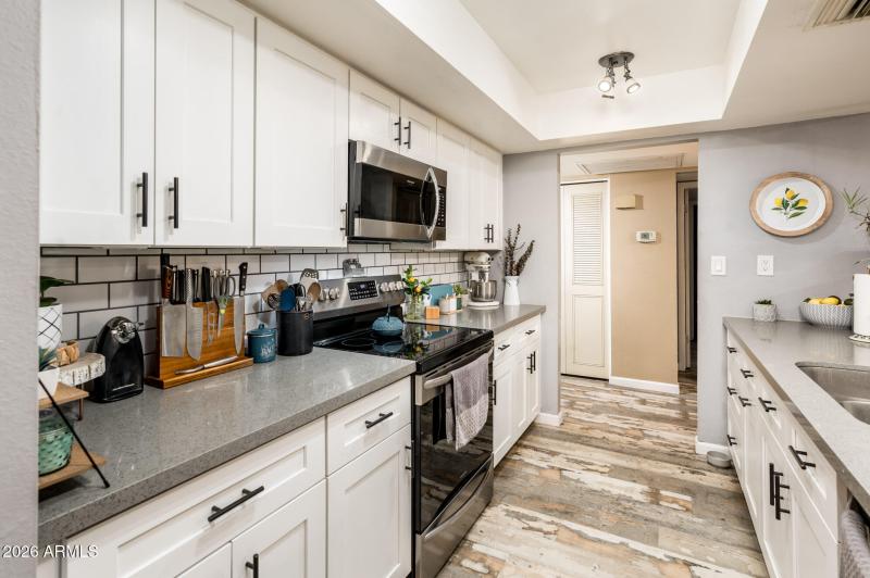 3335 W Acoma Dr - MLS-21