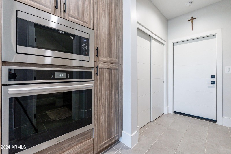 Frigidaire Oven and Mircrowave