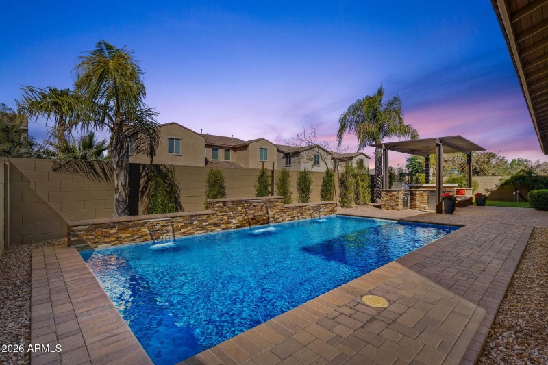 Pool with water feature