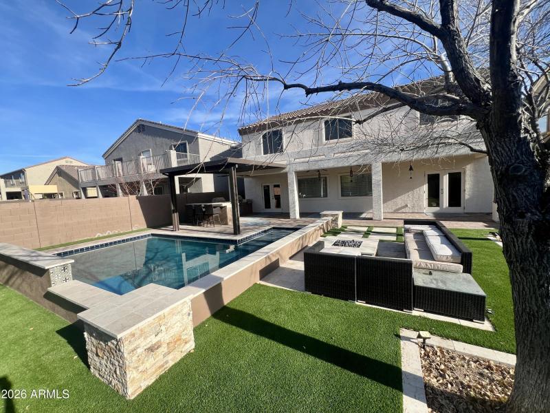 Pool, firepit, kitchen