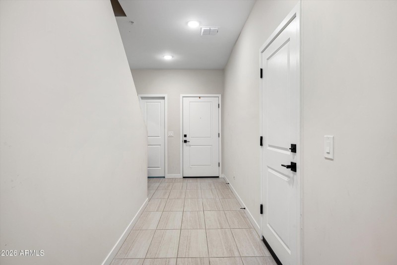 04-2822 W White Feather Ln_04