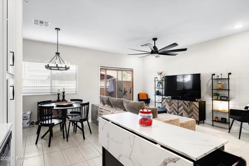 10-2822 W White Feather Ln_10