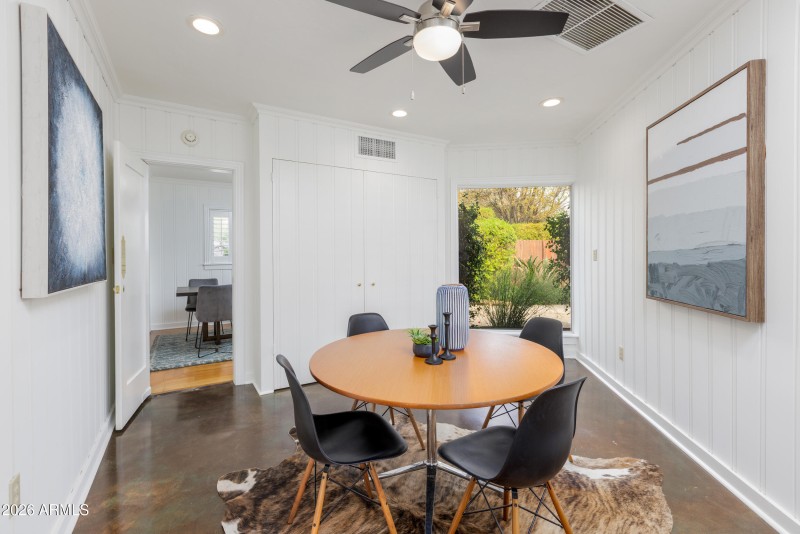 Breakfast room