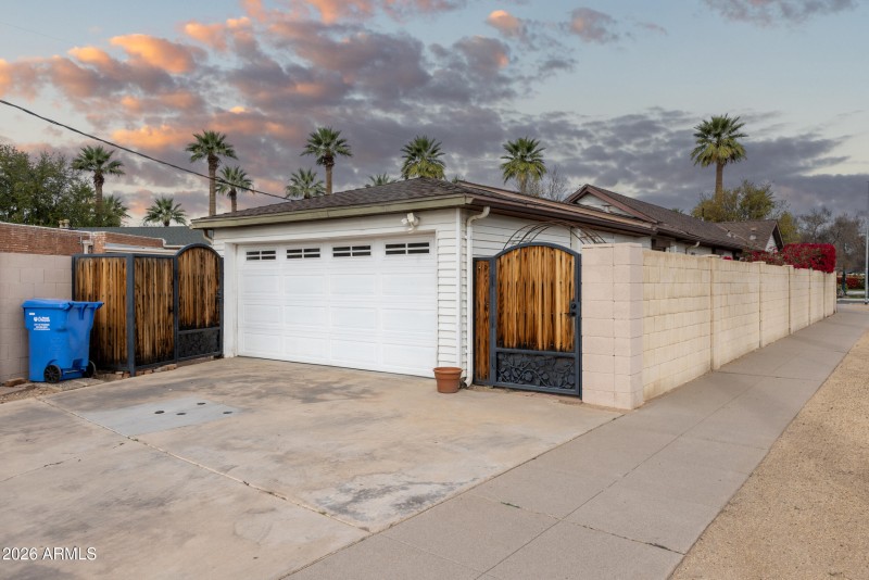 Attached 2 car garage