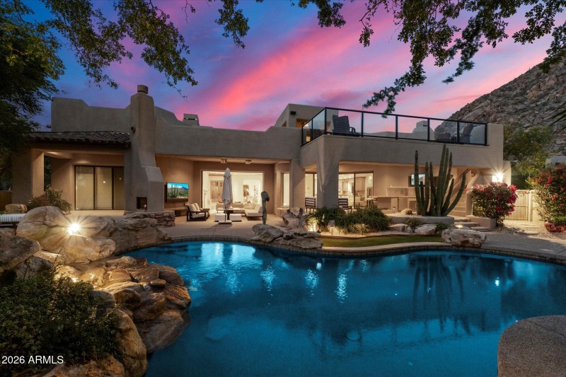 Twilight Backyard/Pool/Patio