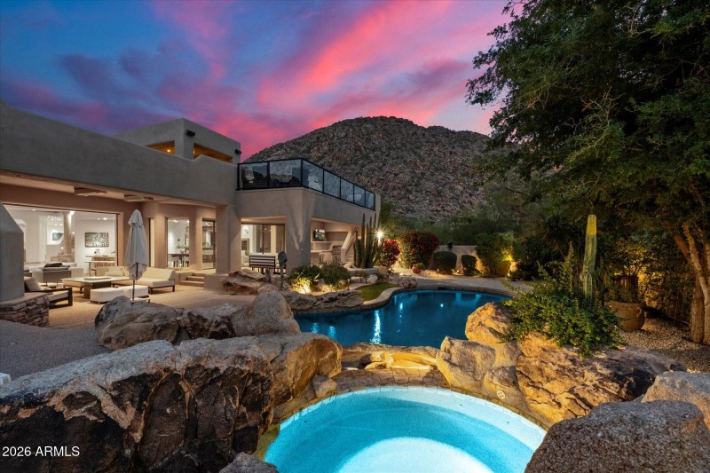Twilight Backyard/Pool/Patio
