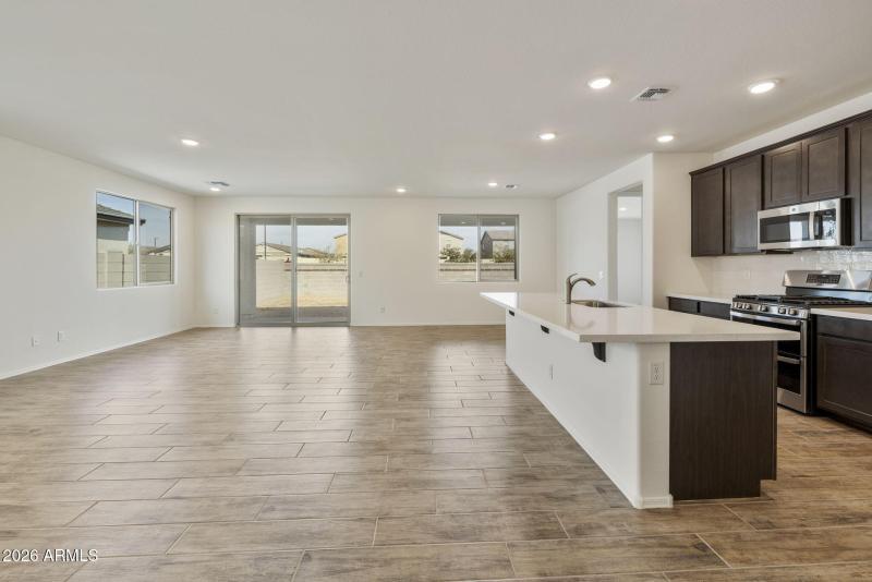 KITCHEN / GREAT ROOM