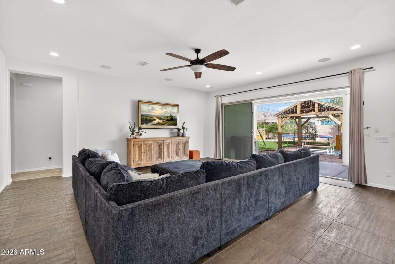 13-web-or-mls-28E Sanger Ave