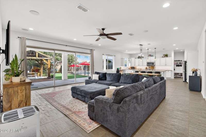 17-web-or-mls-33E Sanger Ave