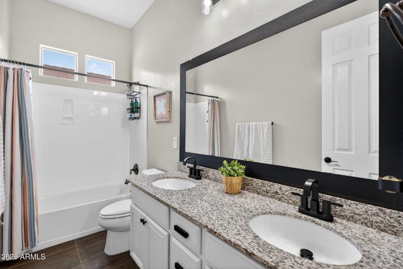 61-web-or-mls-70E Sanger Ave