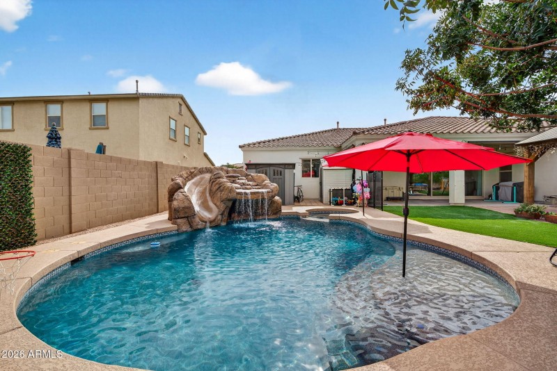 71-web-or-mls-90E Sanger Ave