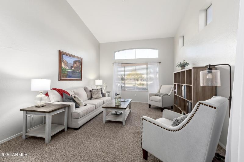 Monte front room photo 1