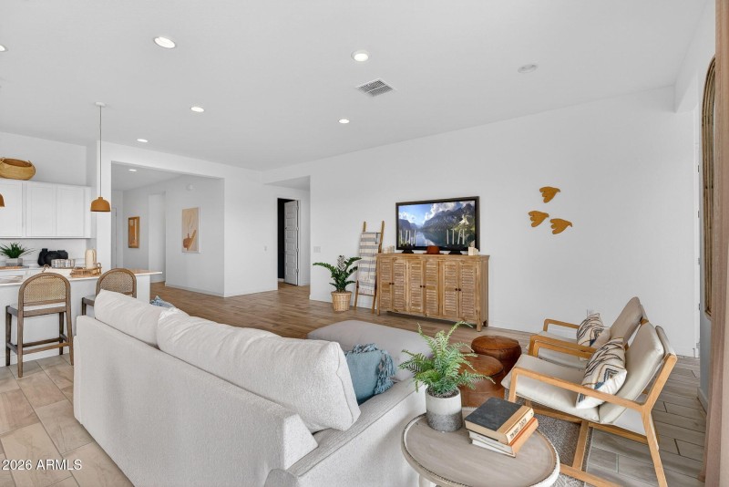 4-web-or-mls-469965 Dutchman Dr