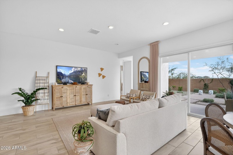 5-web-or-mls-459965 Dutchman Dr