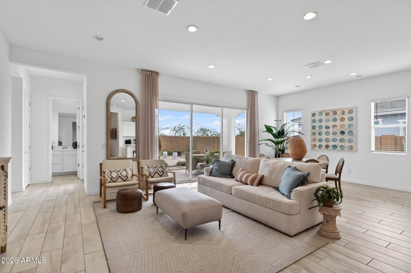 6-web-or-mls-489965 Dutchman Dr