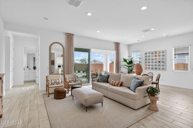 7-web-or-mls-499965 Dutchman Dr