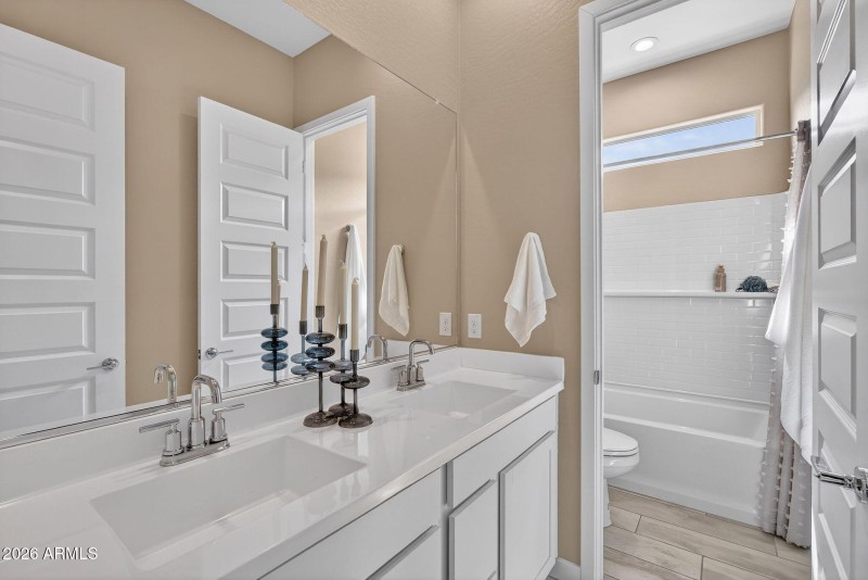 37-web-or-mls-329965 Dutchman Dr