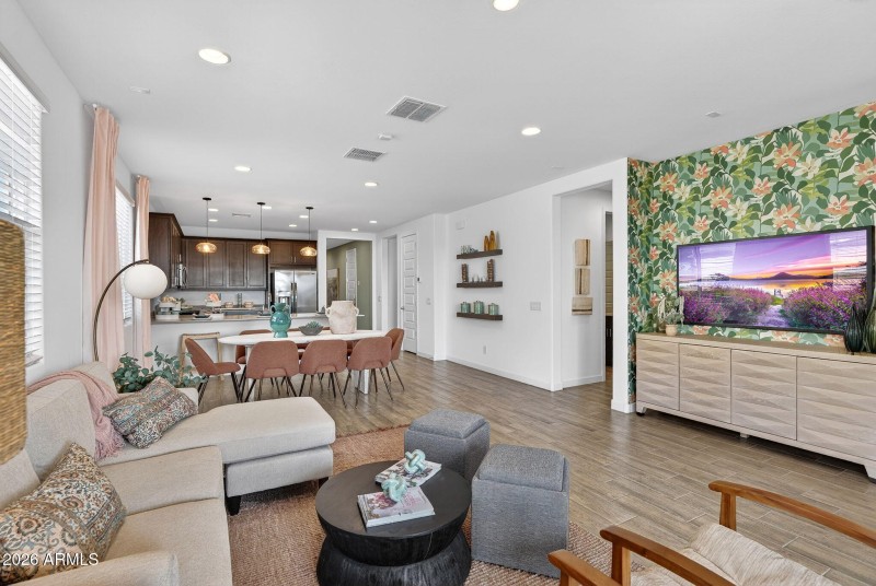 4-web-or-mls-23E Barrel Race Rd