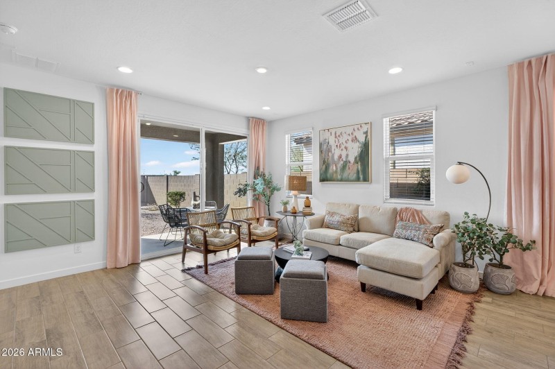 5-web-or-mls-21E Barrel Race Rd