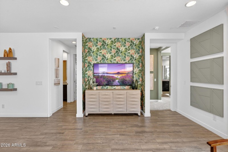 9-web-or-mls-25E Barrel Race Rd