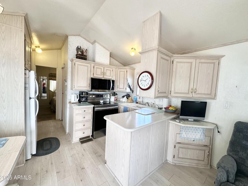BEAUTIFUL NEWER FLOORING