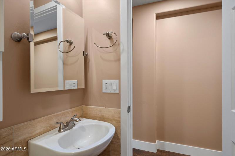 Bath With Neutral Tones