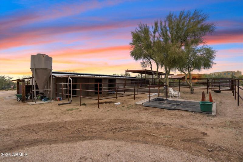 Barn Area w Covered Stalls