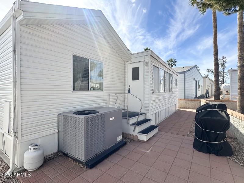 SIZABLE BACK PATIO