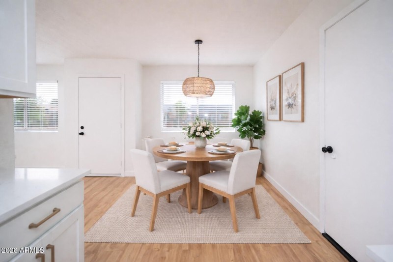 Virtually staged dining room