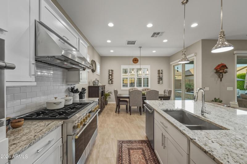 5_1fadff88-9f47-4bbf-a8b9-f034b4b41b7e_0