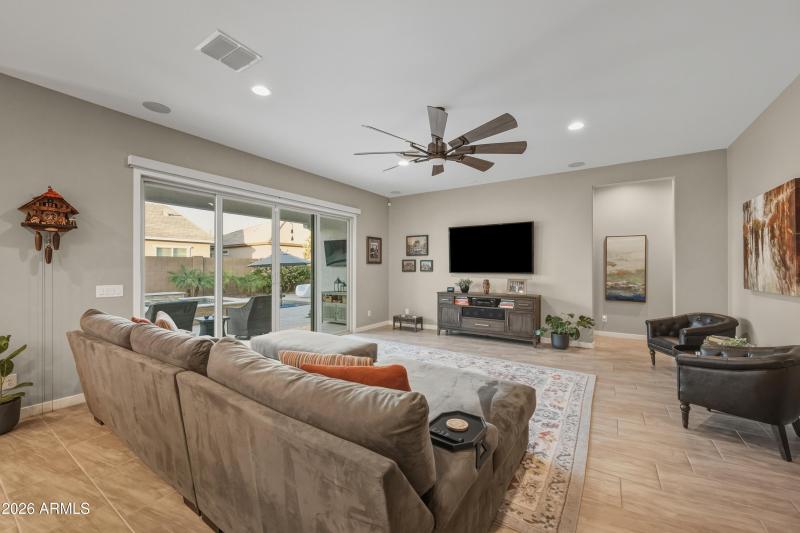 11_7ca84ef8-7b39-469e-9f89-2daf923cd7df_